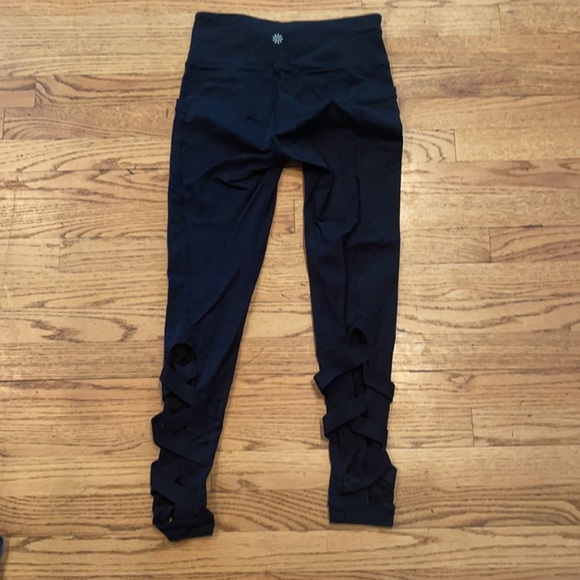 Athleta Criss-Cross Leggings - Picture 2 of 3